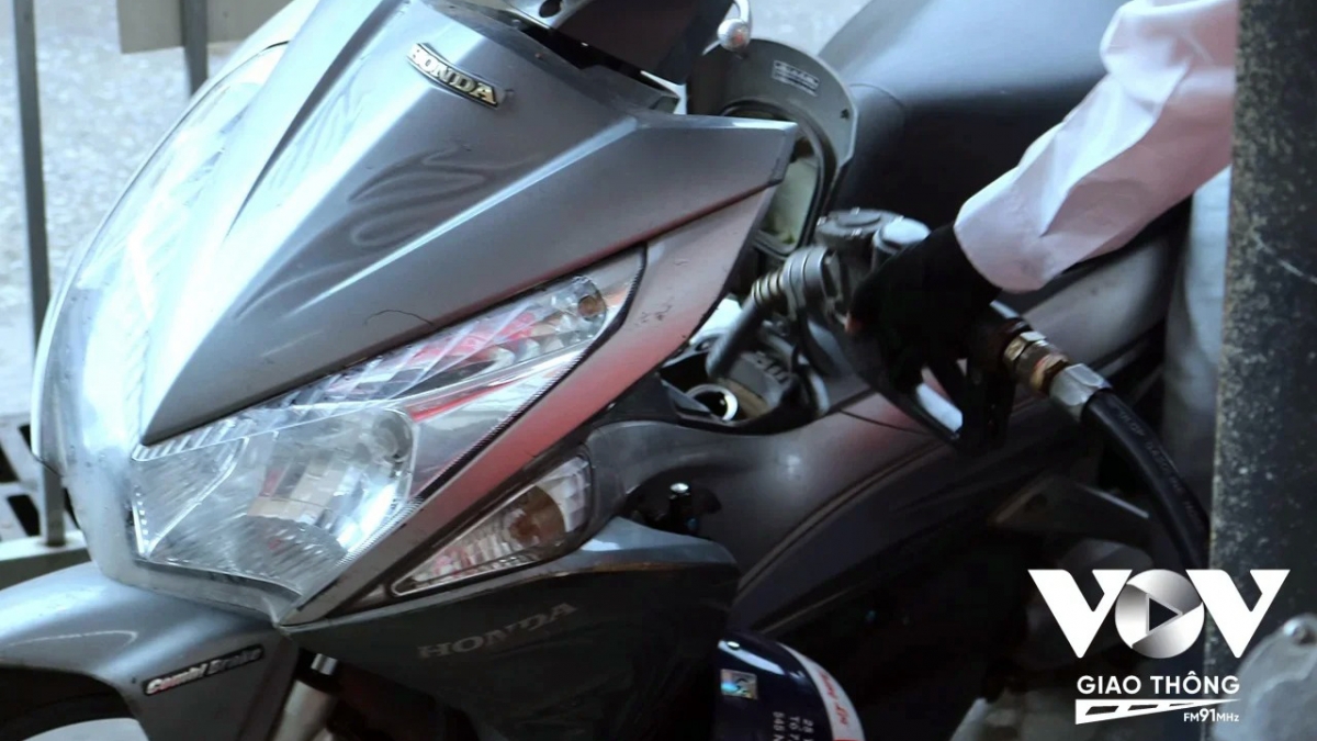 gia xang dau giam sau khoang tho va ap luc dieu hanh hinh anh 1