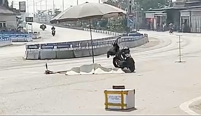 xe tang le va cham voi xe may dien tai nghe an, 1 nguoi tu vong hinh anh 1