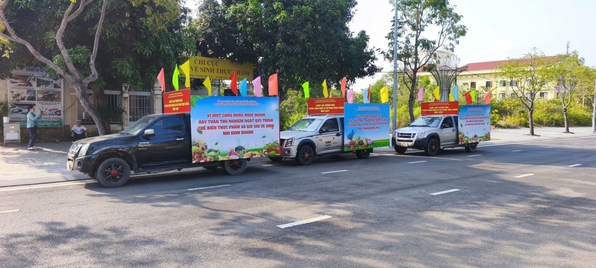 TP.HCM mở cao điểm siết thức ăn đường phố, chặn thực phẩm bẩn