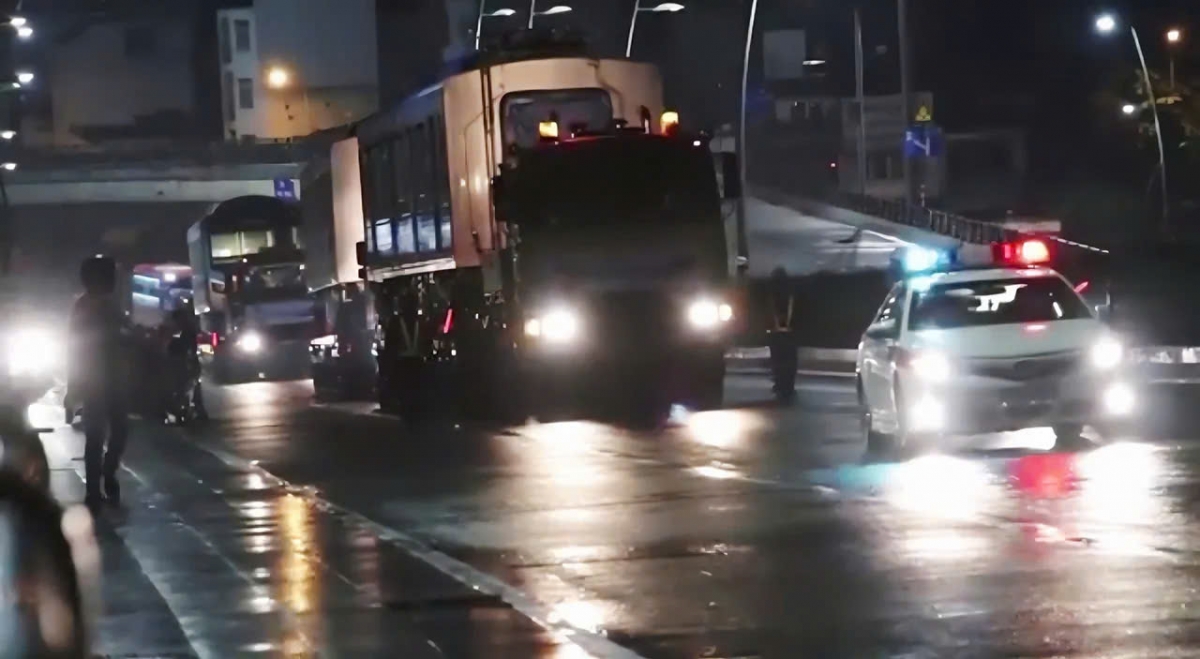 bat an truoc nhung chuyen xe sieu truong, sieu trong hinh anh 5