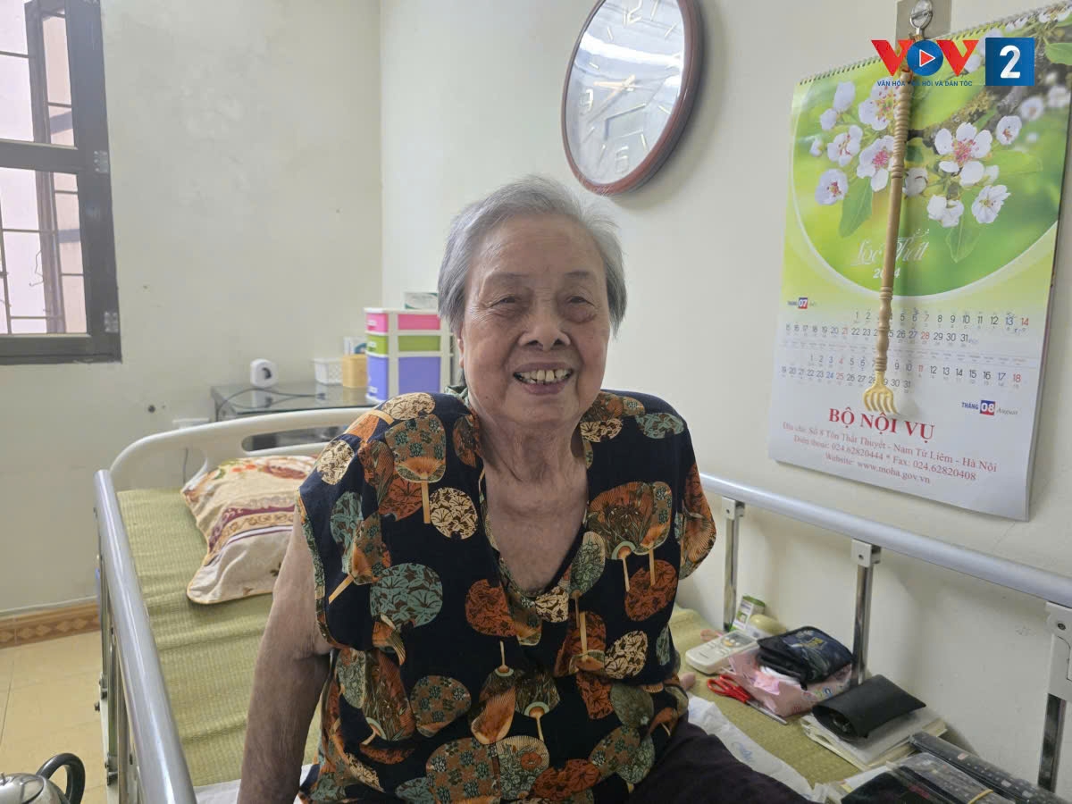 thoi quen tich tru do cu cua nguoi gia hinh anh 1