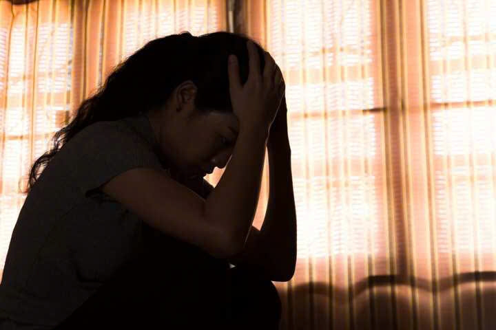 vay tien de song, chong van khong chiu ve que vi so nguoi ta cuoi vao mat hinh anh 1