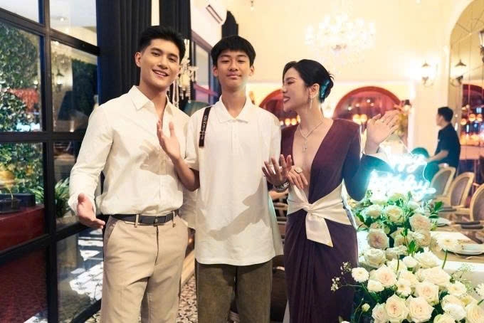 sao viet 4 4 hoa hau Do my linh duoc anh chong tang tui tram trieu hinh anh 2