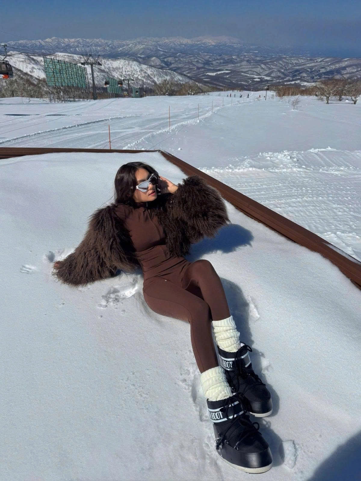 sao viet 4 4 hoa hau Do my linh duoc anh chong tang tui tram trieu hinh anh 3