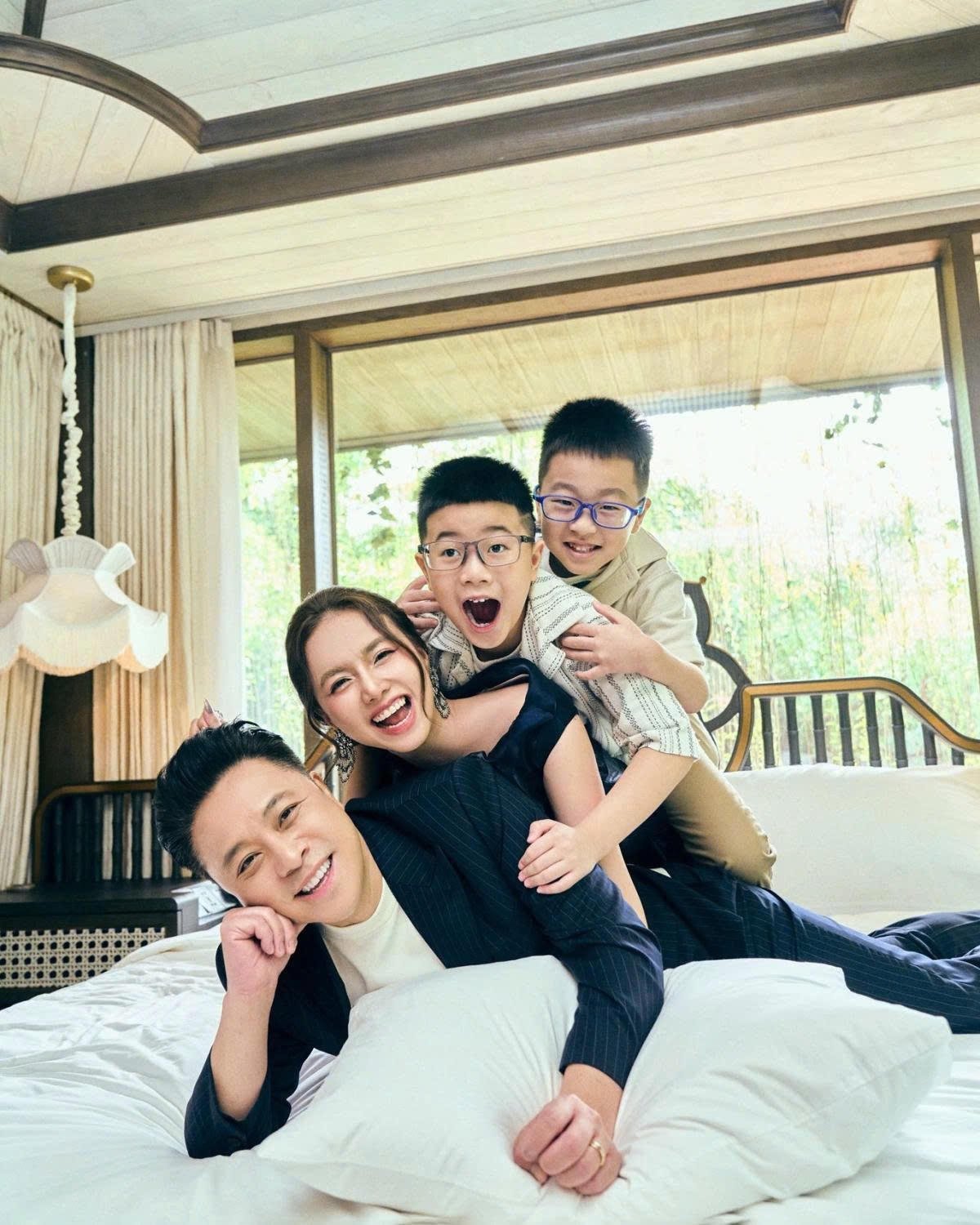 sao viet 6 4 vo chong ca si tuan hung ky niem 12 nam cuoi hinh anh 4