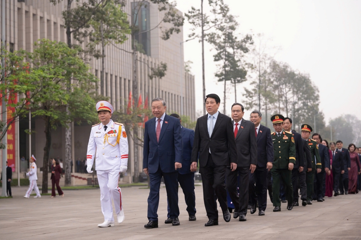 lanh dao Dang, nha nuoc, dai bieu quoc hoi vao lang vieng chu tich ho chi minh hinh anh 2