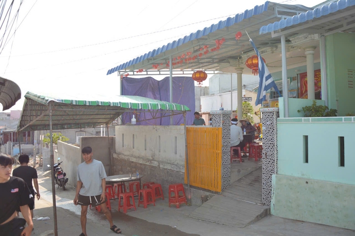 xot xa canh cha me tien 2 con trai tu nan vu xe khach lao xuong vuc o lam Dong hinh anh 2