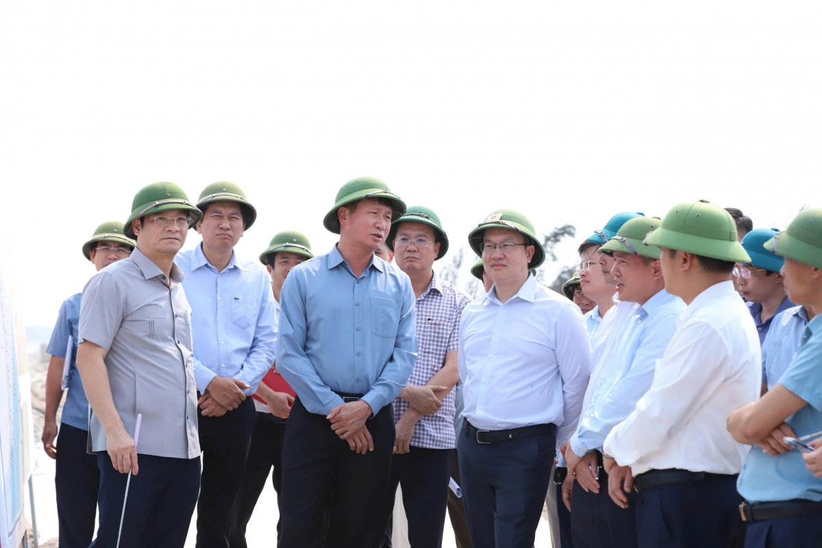 ninh binh xu ly khan cap cac diem sat lo de bien hai thinh truoc mua mua bao hinh anh 2