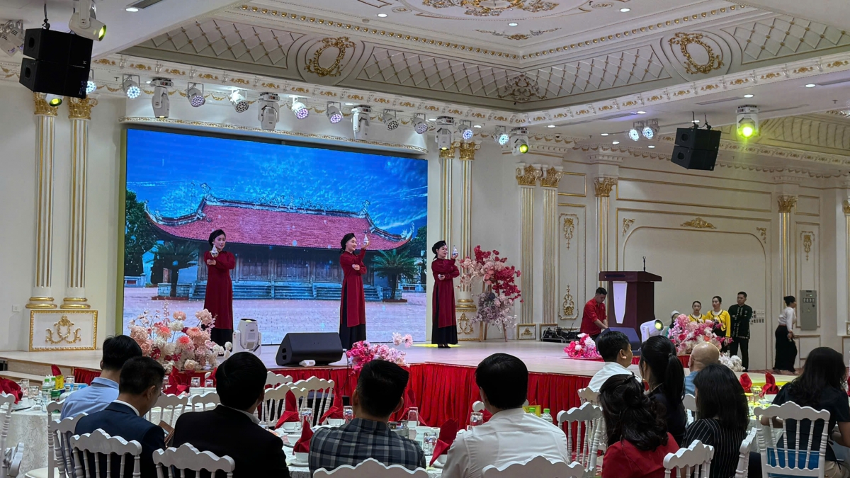 du lich phu tho don doan lu hanh quoc te khao sat diem den, mo rong thi truong hinh anh 3