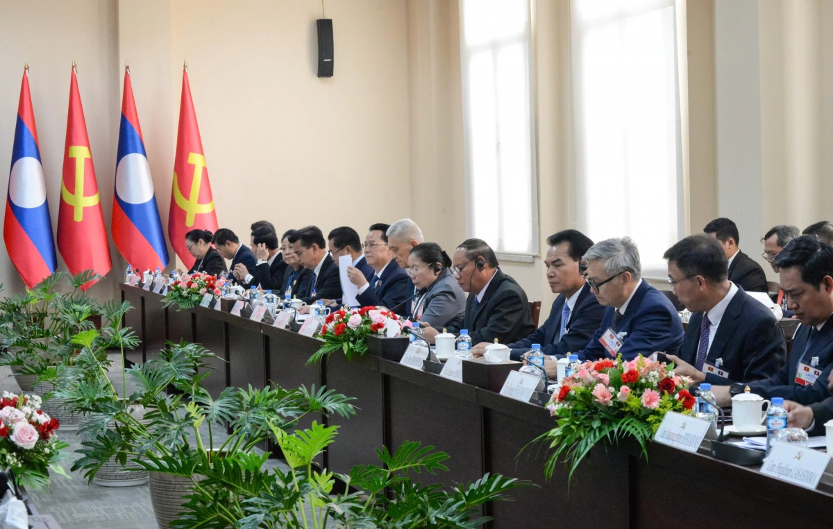 thuong truc ban bi thu tran cam tu hoi dam voi thuong truc ban bi thu vilay lakhamphong hinh anh 3