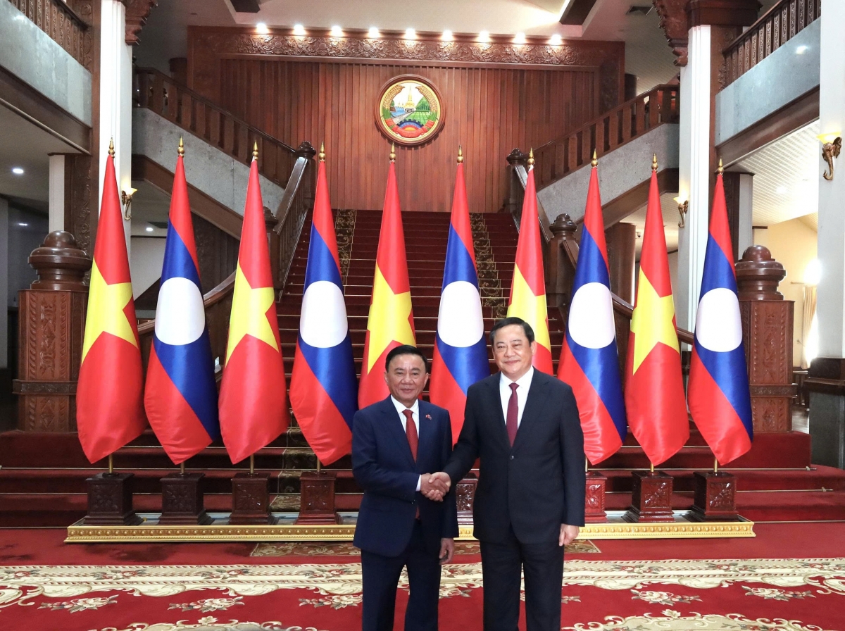 thuong truc ban bi thu tran cam tu hoi kien thu tuong lao sonexay siphandone hinh anh 1