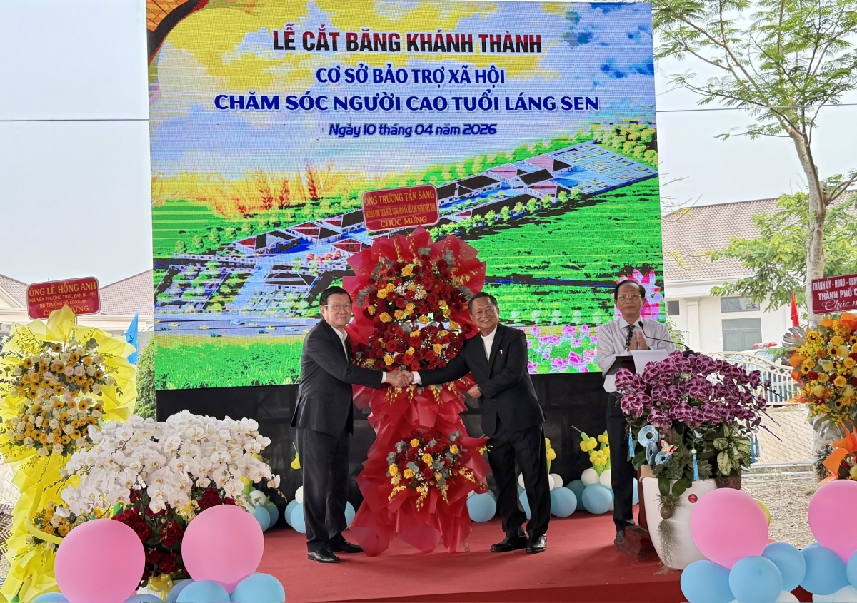 Nguyên Chủ tịch nước Trương Tấn Sang dự lễ khánh thành nhà dưỡng lão Láng Sen