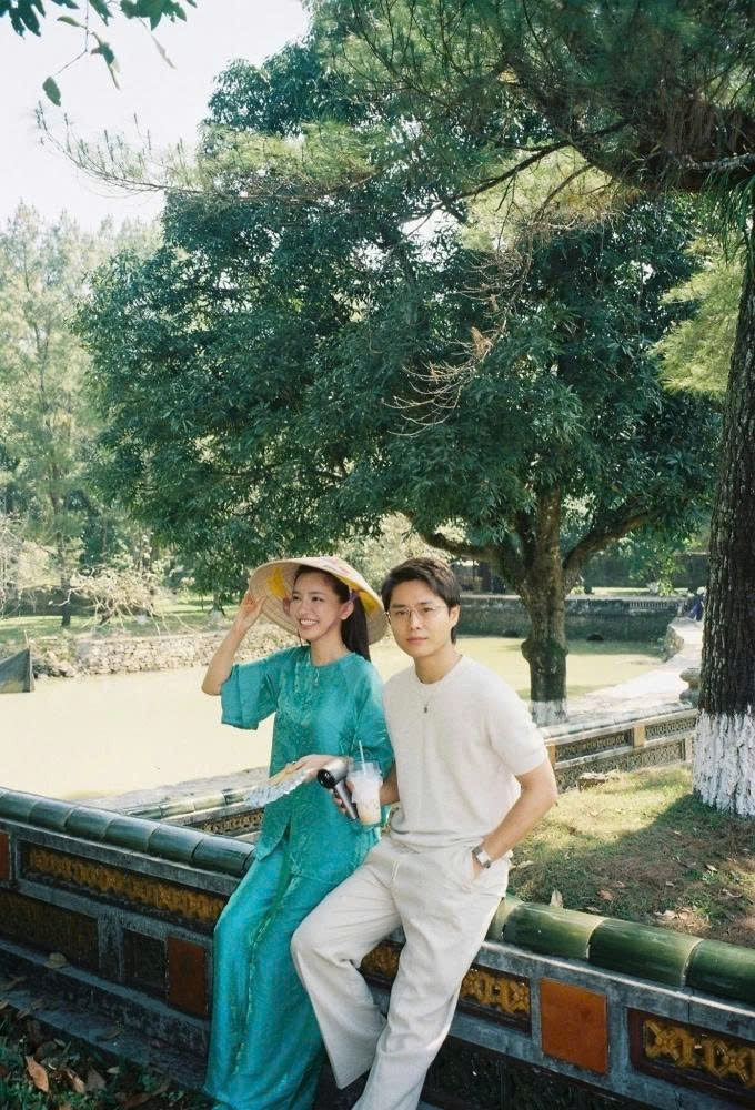 sao viet 13 4 tang duy tan dang anh di du lich cung bich phuong hinh anh 1