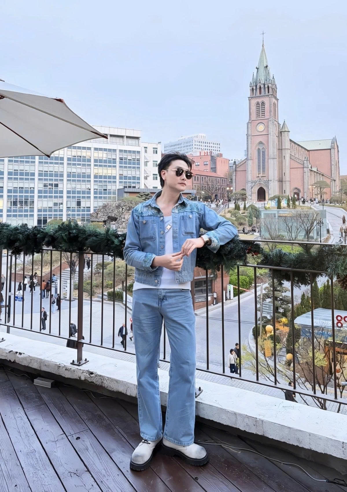 sao viet 13 4 tang duy tan dang anh di du lich cung bich phuong hinh anh 5