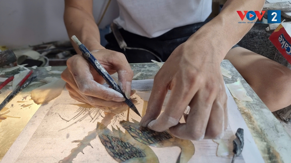 nguoi giu lua kham trai chuon ngo hinh anh 3