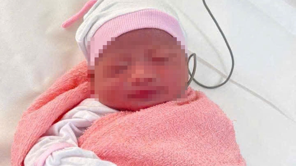 tim nguoi than be trai so sinh con nguyen day ron bi bo gan nha tho o tp.hcm hinh anh 2