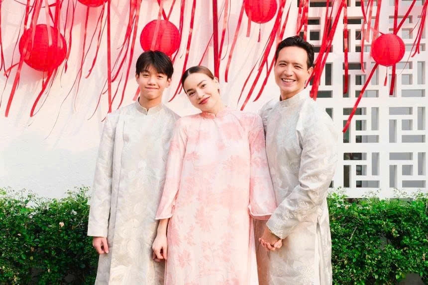 sao viet 18 4 phuong oanh vao bep lam banh cung hai con song sinh hinh anh 3