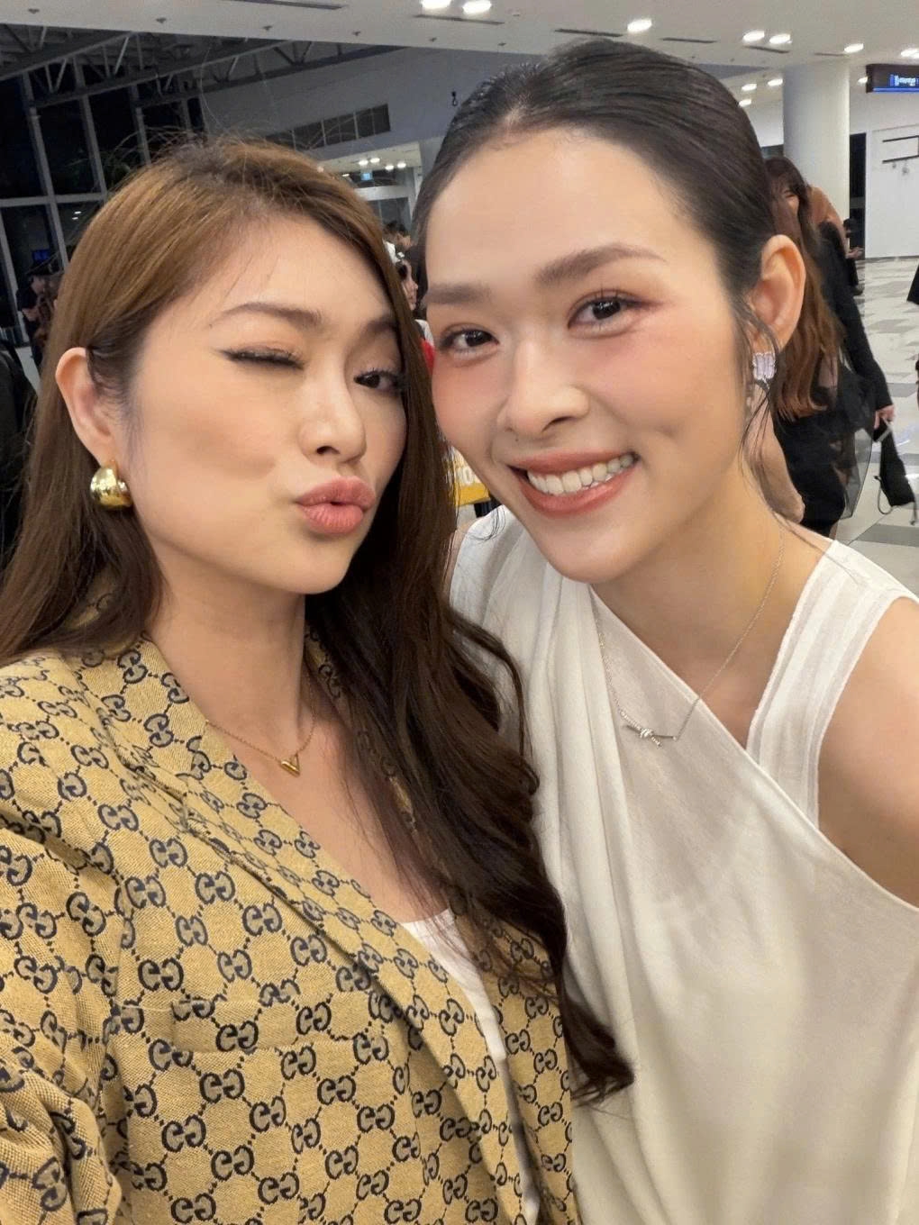 sao viet 18 4 phuong oanh vao bep lam banh cung hai con song sinh hinh anh 5