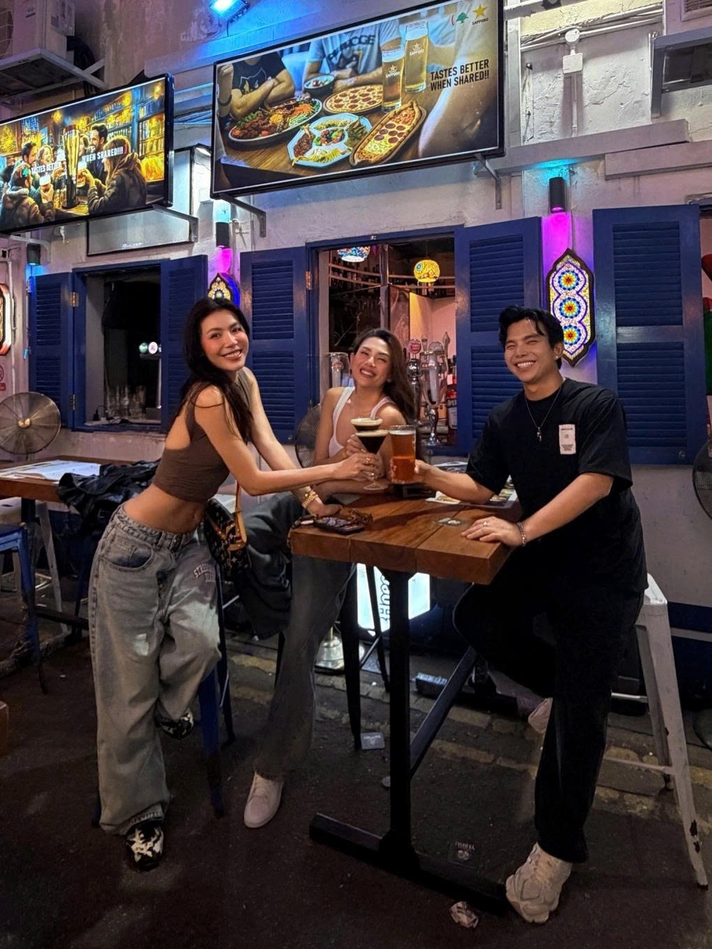 sao viet 18 4 phuong oanh vao bep lam banh cung hai con song sinh hinh anh 4