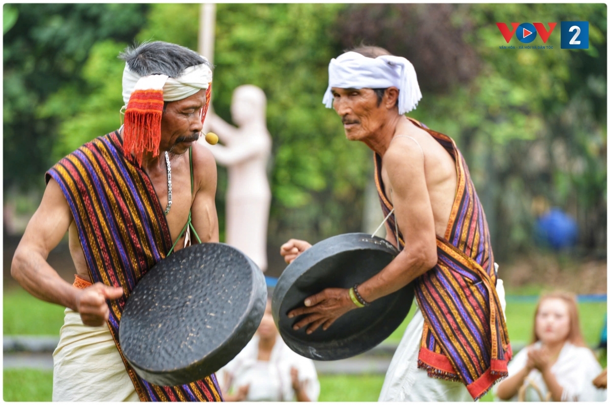 ron rang thanh am arya trong le mung lua moi cua nguoi chu ru hinh anh 7