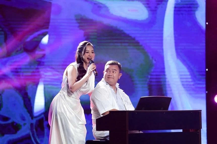 sao viet 20 4 ca si ha thuy anh ly hon sau hon nhan 7 nam hinh anh 1