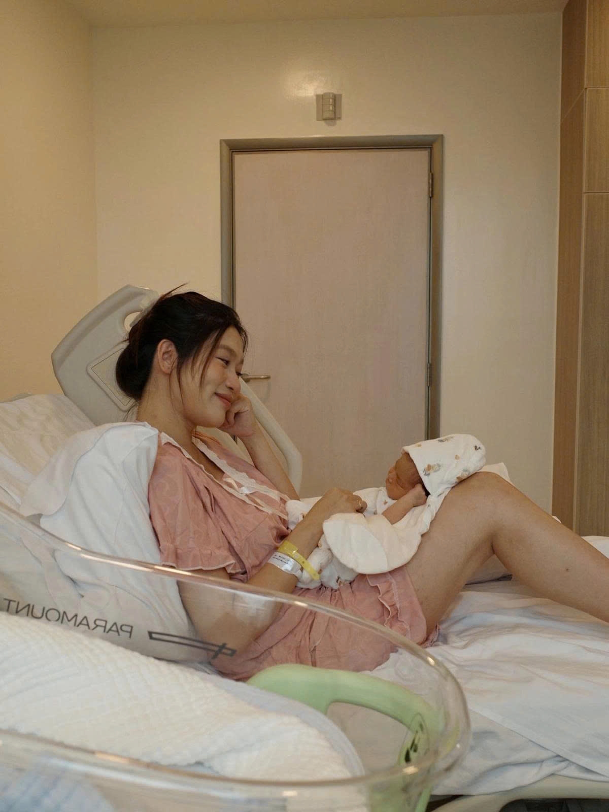 sao viet 20 4 ca si ha thuy anh ly hon sau hon nhan 7 nam hinh anh 3