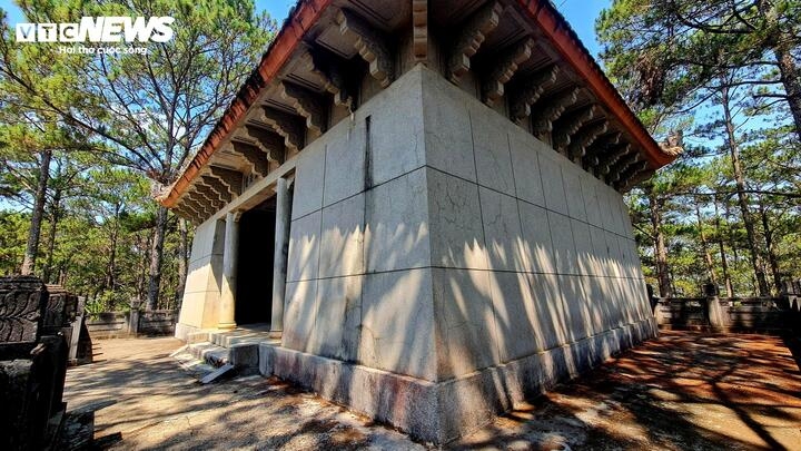 ve tham noi dat lang mo cua than phu nam phuong hoang hau hinh anh 19