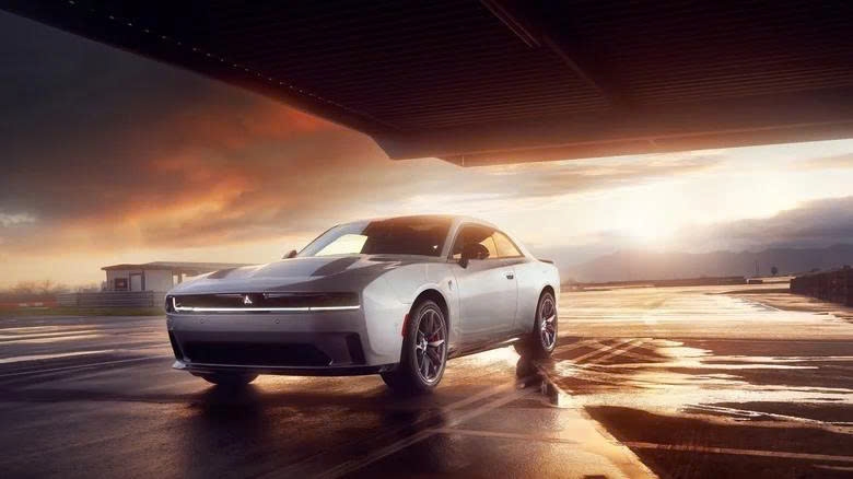 Diem danh 5 mau xe da lot xac hoan toan chi sau mot the he hinh anh 3