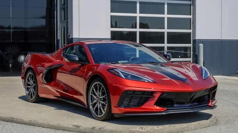 Diem danh 5 mau xe da lot xac hoan toan chi sau mot the he hinh anh 2