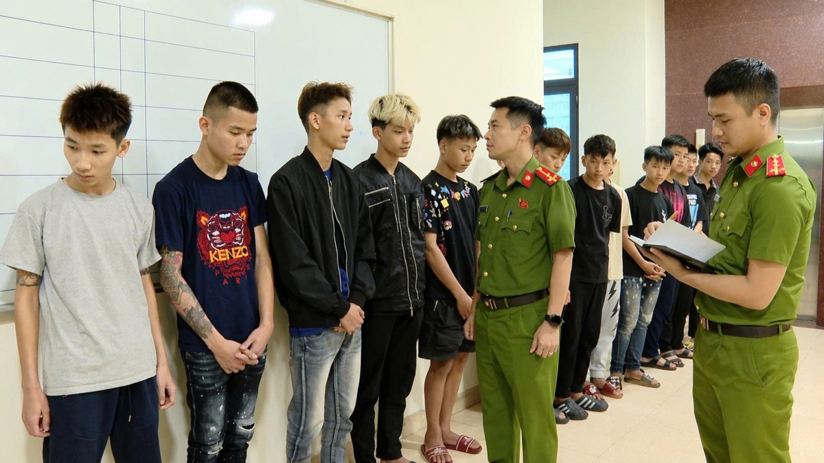 ninh binh trieu tap 31 thanh thieu nien vac hung khi nao loan duong pho hinh anh 2