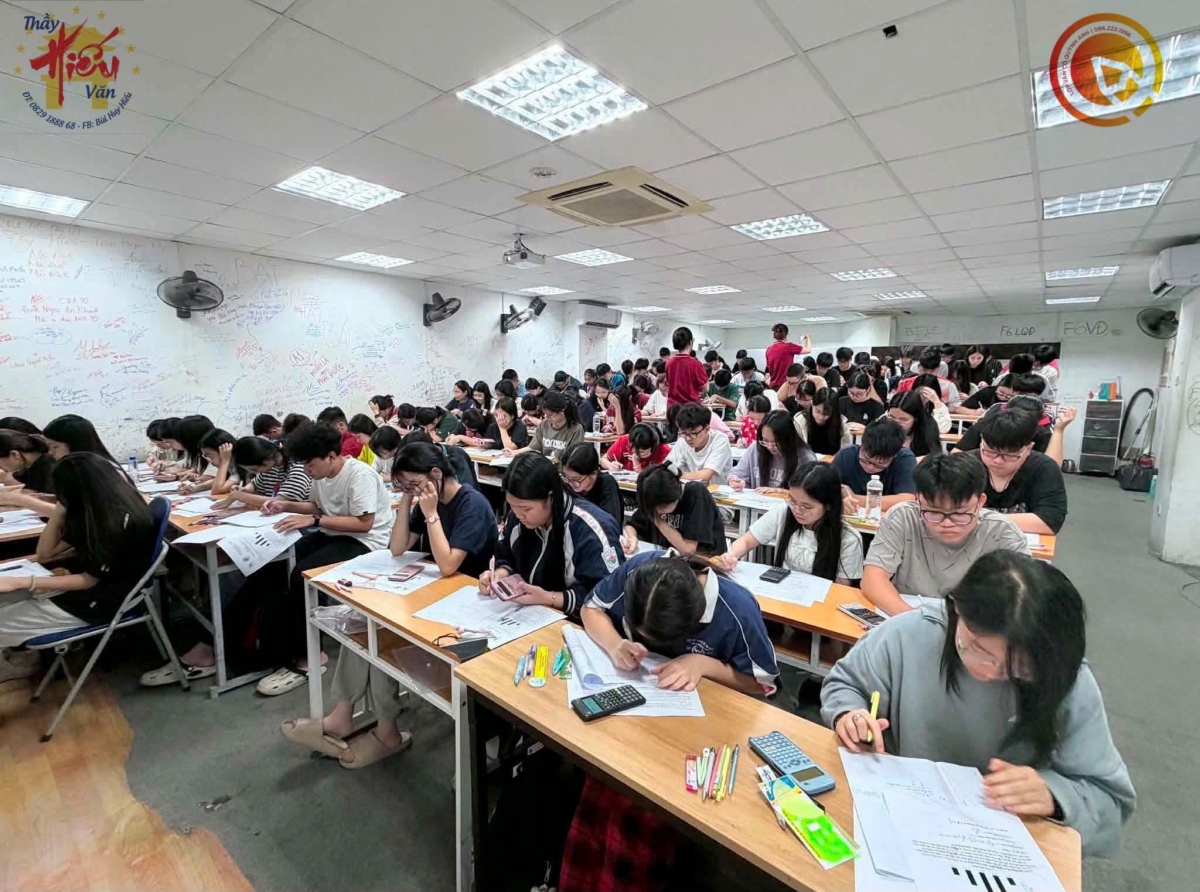 chi ca chuc trieu moi thang, phu huynh chay dua suat vao lop 10 cong lap cho con hinh anh 1