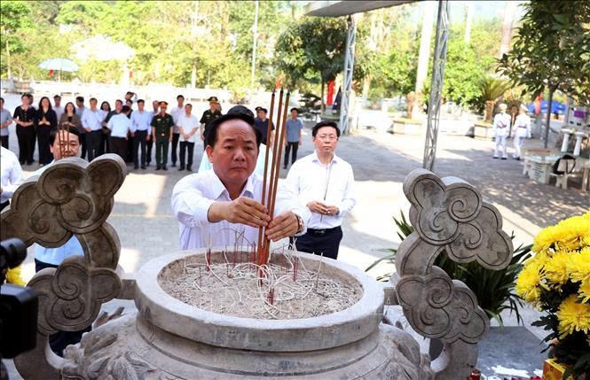 truong ban tuyen giao va dan van trung uong tri an cac gia dinh chinh sach tai tuyen quang hinh anh 3