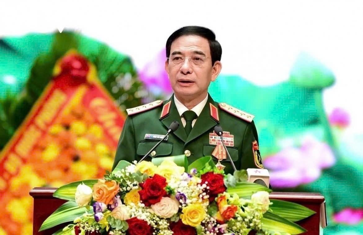 Dai tuong phan van giang bieu duong luc luong cuu nan tau ca o bien bach long vi hinh anh 1