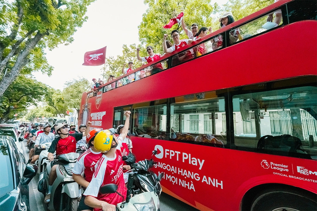fpt play cung fan arsenal an mung cup vo dich ngoai hang anh hinh anh 2