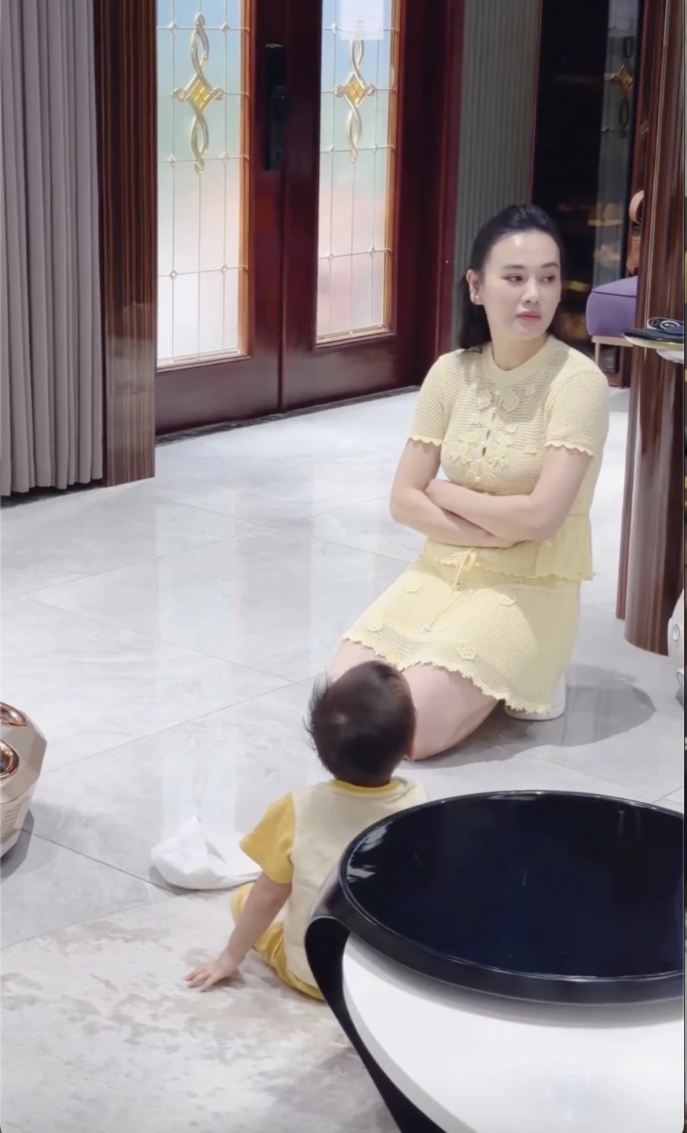 sao viet 30-5 cuoc song hien tai cua phuong oanh xoay quanh 2 con hinh anh 1