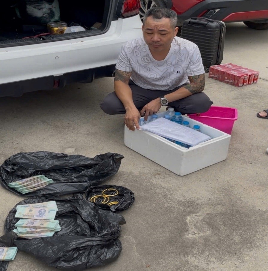 cong an bac ninh bat o nhom cuop 2,4kg vang cua nguoi nuoc ngoai hinh anh 1