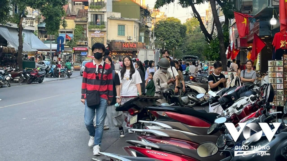 Hà Nội tăng phí vỉa hè, lòng đường: Cần thiết nhằm hạn chế xe cá nhân vào vùng lõi