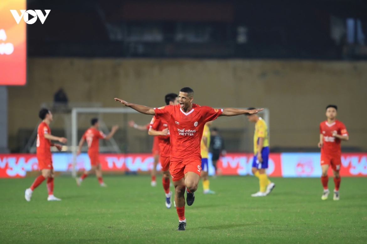 12 cau thu bi treo gio o vong 24 v-league 2025 2026 hinh anh 1
