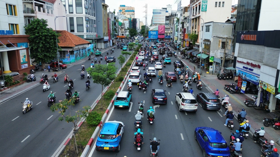 tp.hcm bo vong xoay Dien bien phu, dan lung tung, duong van un u nhe hinh anh 2