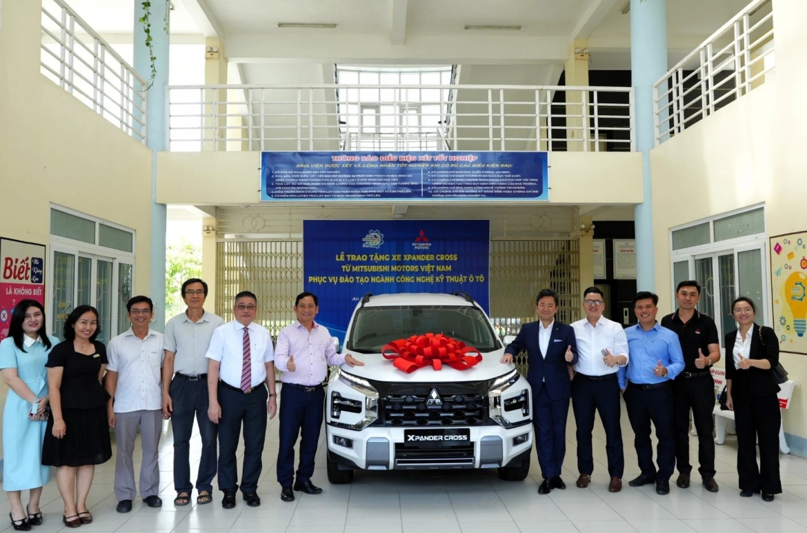 Mitsubishi tặng ô tô và nhiều cụm động cơ, hộp số cho trường đại học