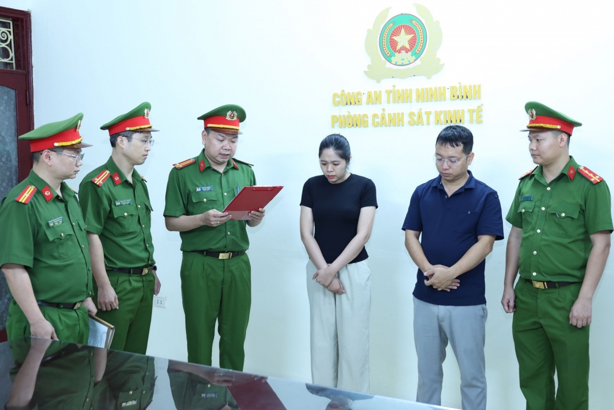 vi pham hoat dong ban dau gia dat tai ninh binh, 2 doi tuong bi khoi to hinh anh 1