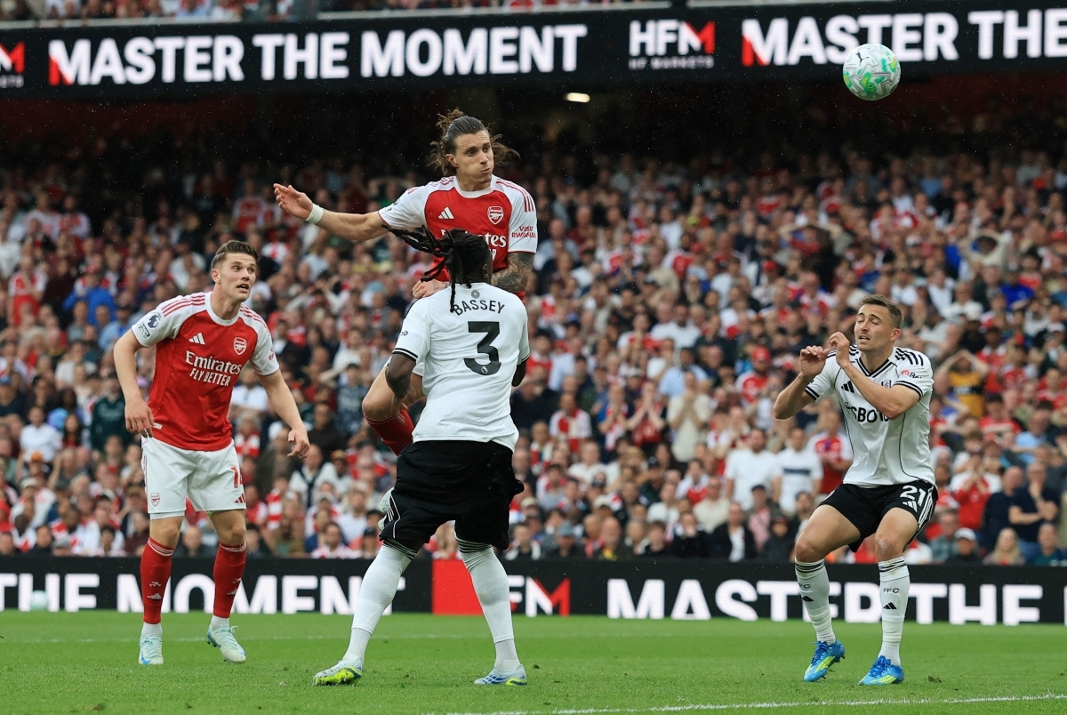 truc tiep arsenal 3-0 fulham Doi cong hap dan hinh anh 8