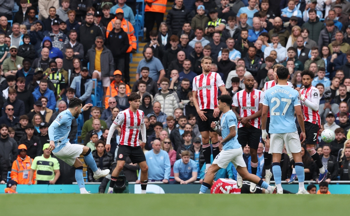 truc tiep man city 1-0 brentford doku ghi ban dang cap hinh anh 3