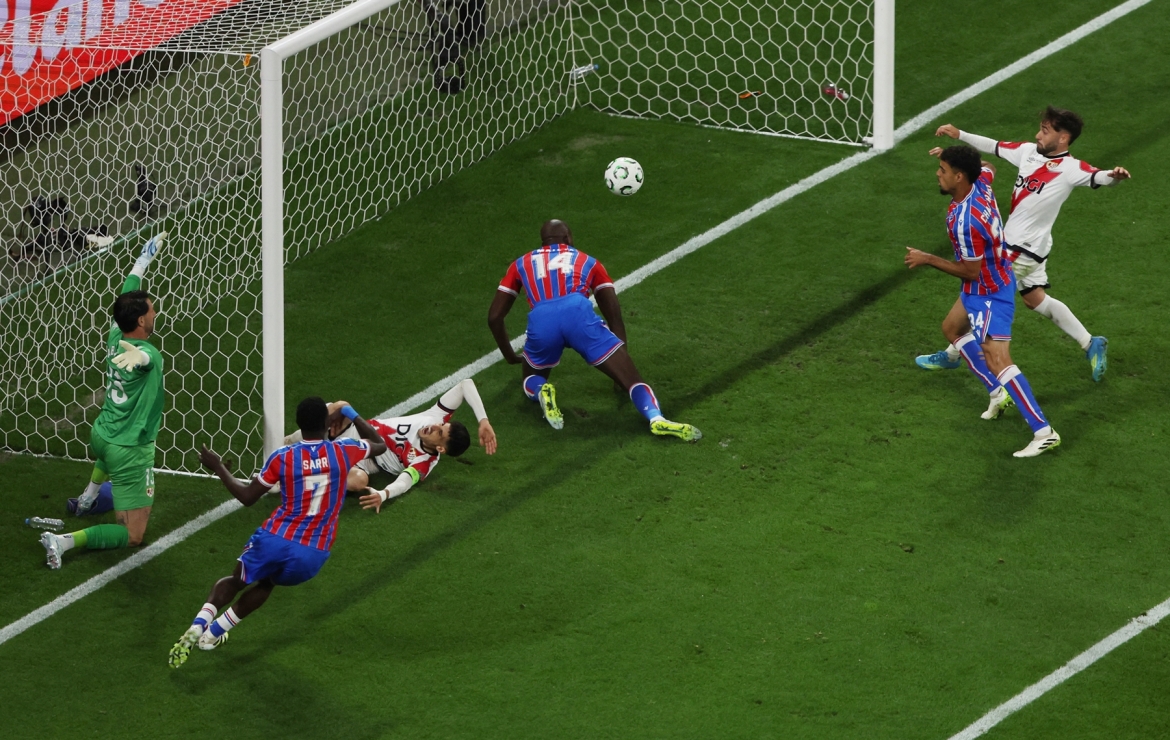 truc tiep crystal palace 1-0 rayo vallecano mateta ghi ban mo ty so hinh anh 1