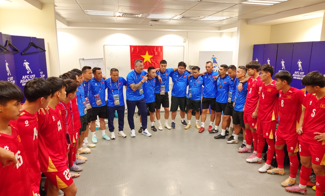 u17 viet nam bi loai, hlv cristiano roland noi gi hinh anh 1