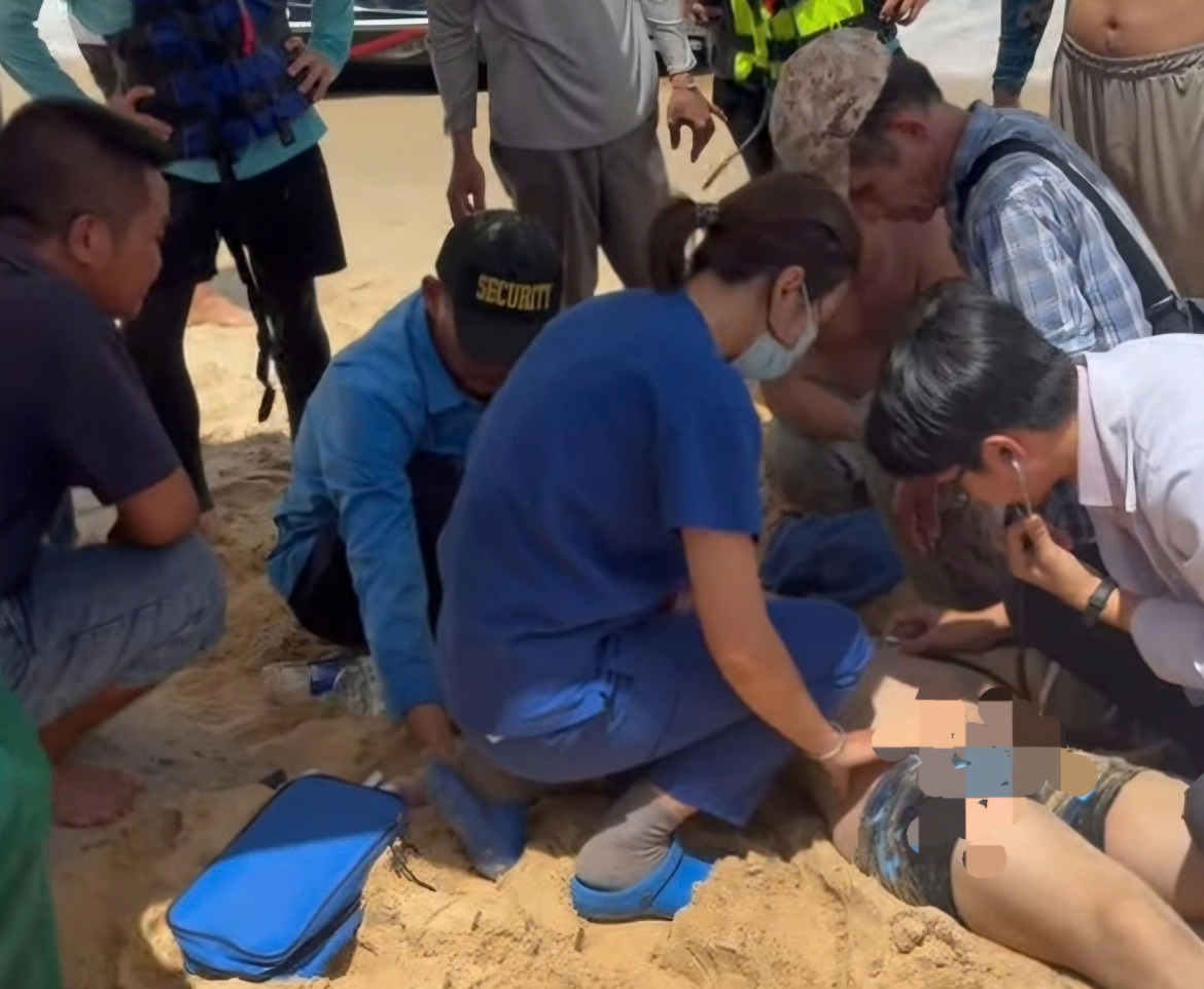 mot du khach tu vong khi tam bien o phu quoc hinh anh 1