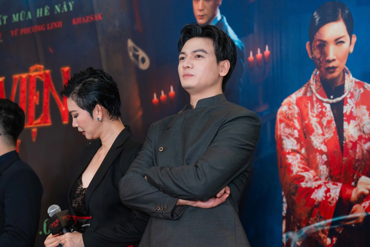 quoc truong den chuc mung ngoc trinh, fan lap tuc day thuyen ran ran hinh anh 7