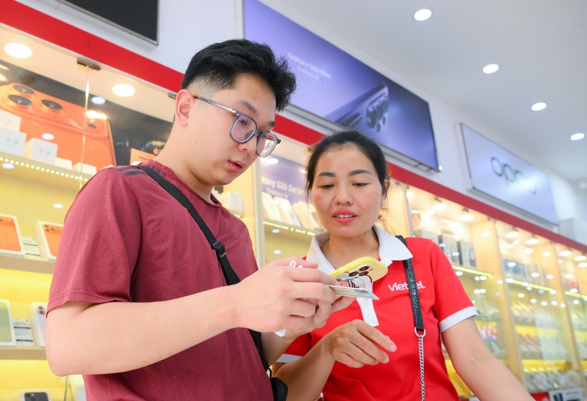 viettel tung nhieu uu dai khuyen khich khach hang som xac thuc thong tin thue bao hinh anh 1