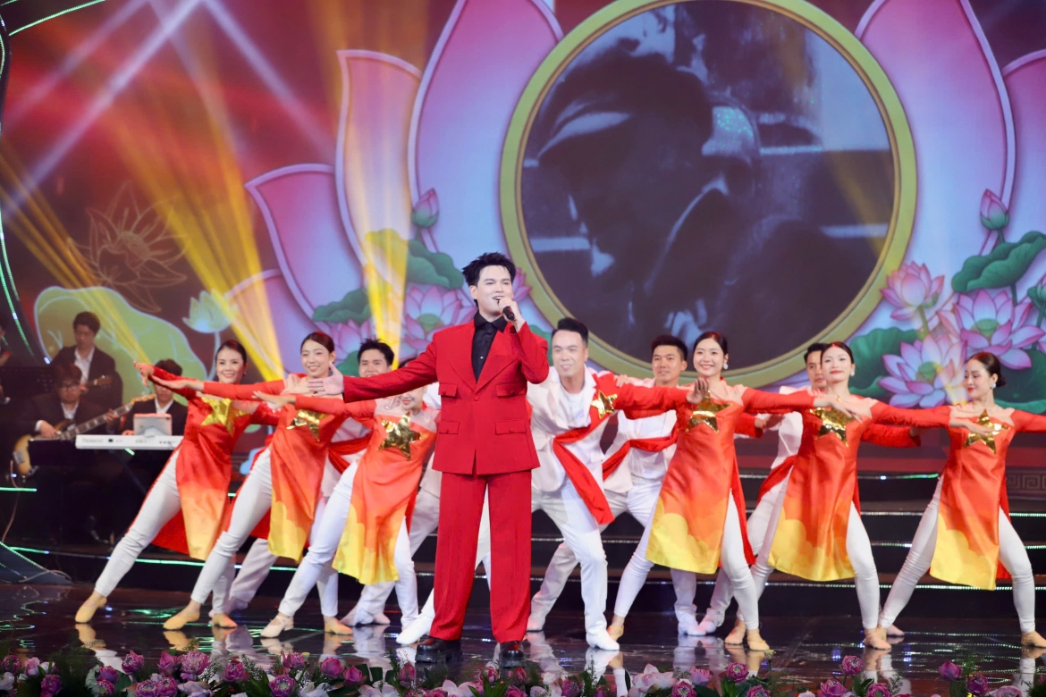  sang mai ten nguoi khac hoa hanh trinh cach mang cua chu tich ho chi minh hinh anh 10
