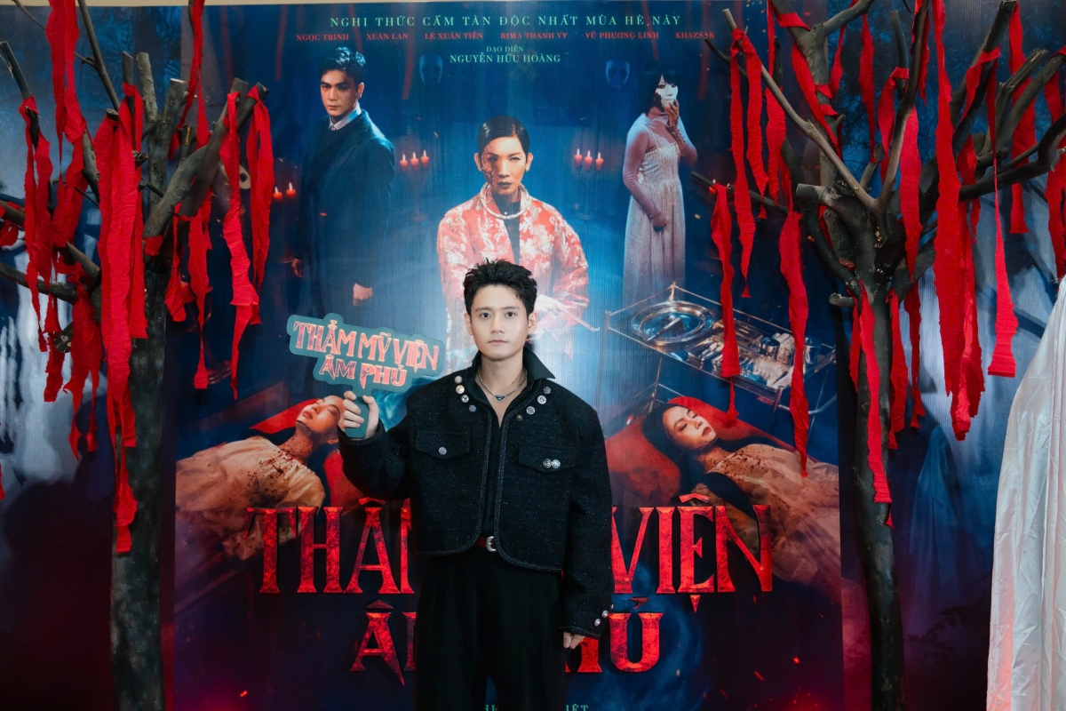 quoc truong den chuc mung ngoc trinh, fan lap tuc day thuyen ran ran hinh anh 12